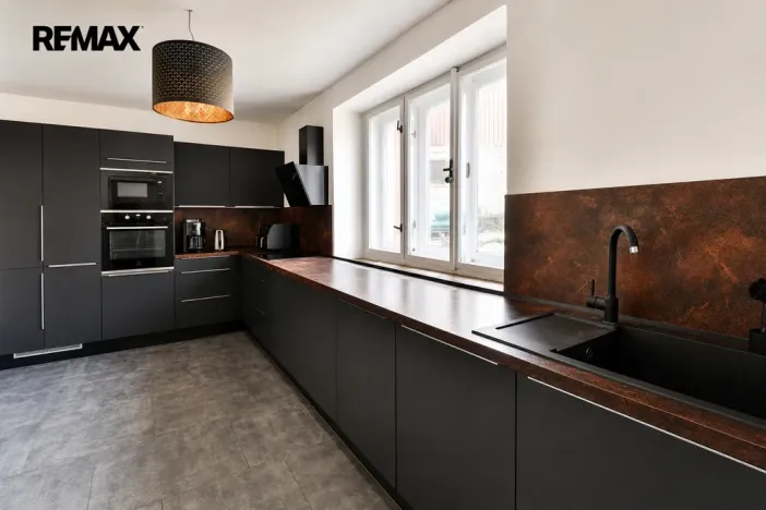 Prodej rodinného domu, Postupice, náměstí Sv. Čecha, 126 m2