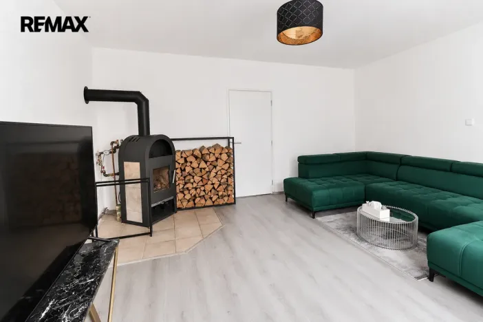 Prodej rodinného domu, Postupice, náměstí Sv. Čecha, 126 m2