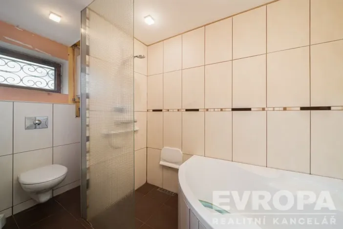 Prodej rodinného domu, Vrchlabí, U lázní, 200 m2