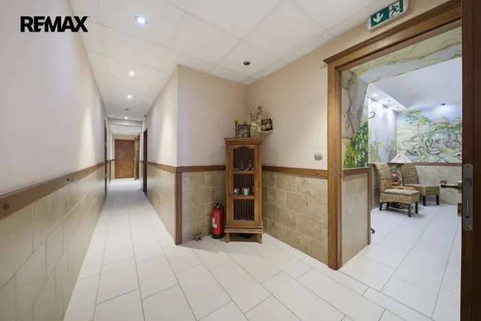 Prodej obchodního prostoru, Karlovy Vary, Jugoslávská, 410 m2
