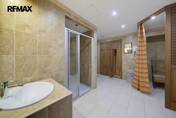 Prodej obchodního prostoru, Karlovy Vary, Jugoslávská, 410 m2