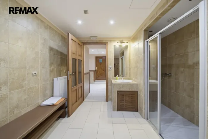 Prodej obchodního prostoru, Karlovy Vary, Jugoslávská, 410 m2