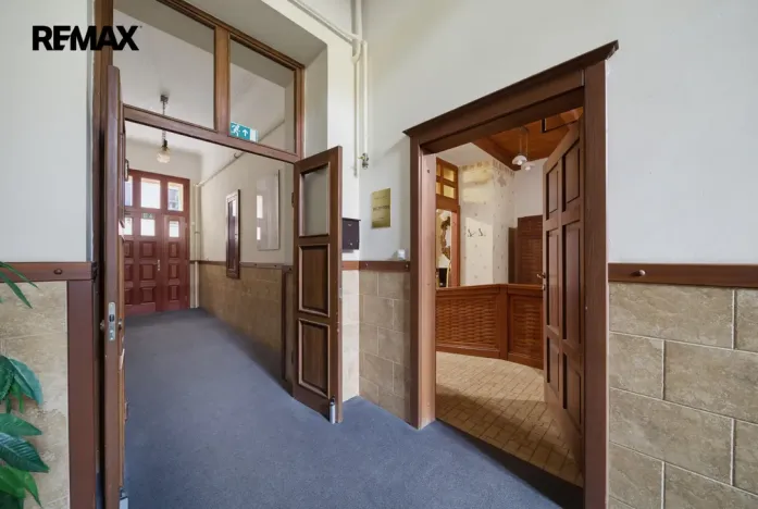 Prodej obchodního prostoru, Karlovy Vary, Jugoslávská, 410 m2