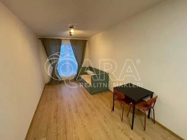 Pronájem bytu 1+kk, Praha - Hostavice, Českobrodská, 28 m2
