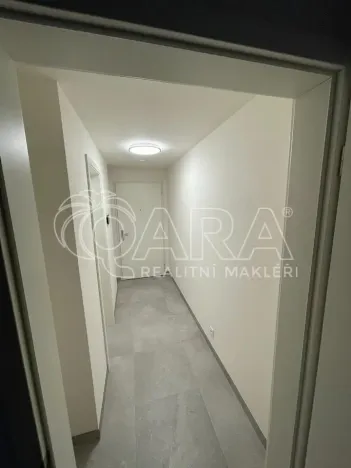 Pronájem bytu 1+kk, Praha - Hostavice, Českobrodská, 28 m2