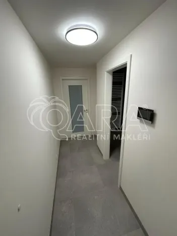 Pronájem bytu 1+kk, Praha - Hostavice, Českobrodská, 28 m2