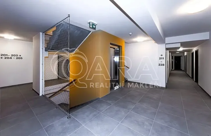 Pronájem bytu 1+kk, Praha - Hostavice, Českobrodská, 28 m2
