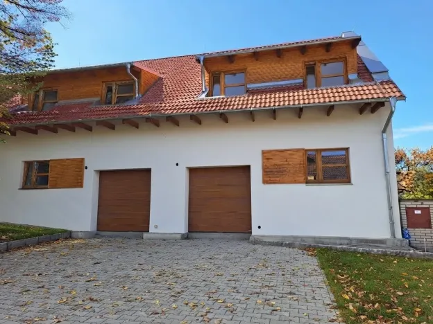 Prodej bytu 4+kk, Stochov, náměstí u dubu, 110 m2