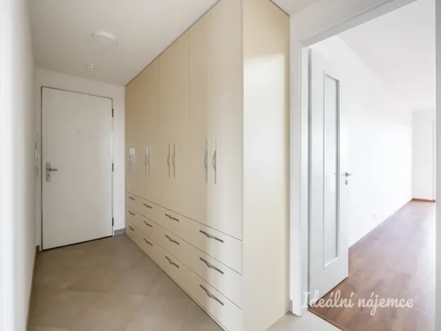 Pronájem bytu 2+kk, Praha - Střížkov, Bešťákova, 65 m2