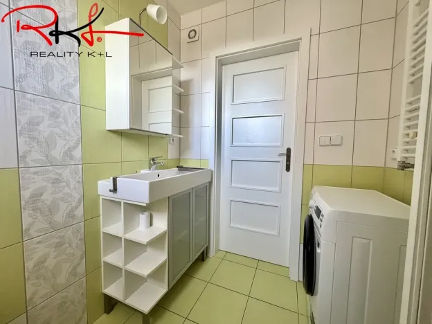 Pronájem bytu 1+kk, Praha - Černý Most, Truhlářova, 31 m2