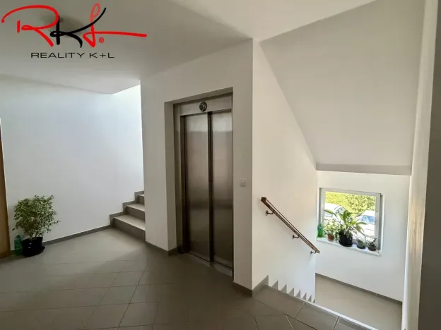 Pronájem bytu 1+kk, Praha - Černý Most, Truhlářova, 31 m2