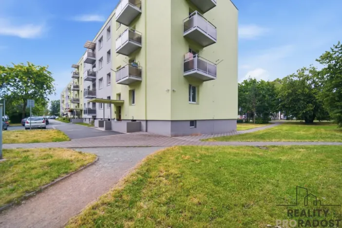 Prodej bytu 3+1, Pardubice - Polabiny, Družstevní, 70 m2