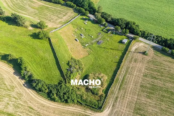 Prodej komerčního pozemku, Drevníky, 8640 m2