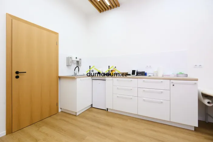 Pronájem ordinace, Praha, Jankovcova, 99 m2