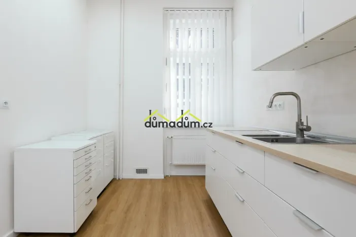 Pronájem ordinace, Praha - Holešovice, Jankovcova, 99 m2