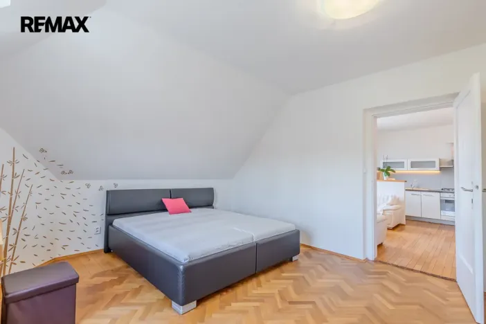 Pronájem bytu 2+kk, Praha - Bubeneč, Zelená, 52 m2