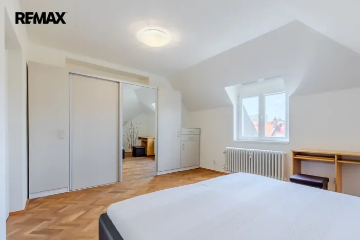 Pronájem bytu 2+kk, Praha - Bubeneč, Zelená, 52 m2