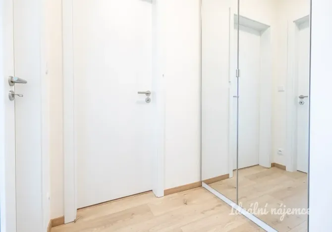 Pronájem bytu 1+kk, Praha - Vysočany, Poděbradská, 32 m2