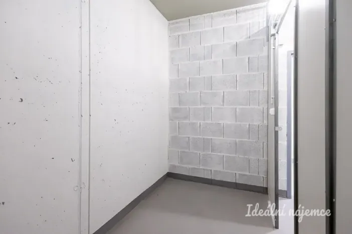 Pronájem bytu 1+kk, Praha - Vysočany, Poděbradská, 32 m2