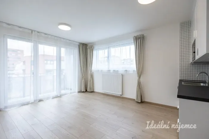 Pronájem bytu 1+kk, Praha - Vysočany, Poděbradská, 32 m2