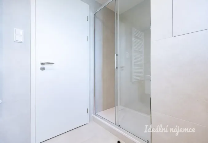 Pronájem bytu 1+kk, Praha - Vysočany, Poděbradská, 32 m2