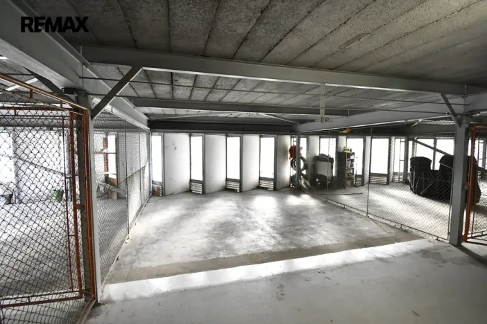 Prodej garážového stání, Hradec Králové - Nový Hradec Králové, Mrštíkova, 26 m2