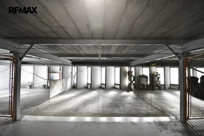Prodej garážového stání, Hradec Králové - Nový Hradec Králové, Mrštíkova, 26 m2
