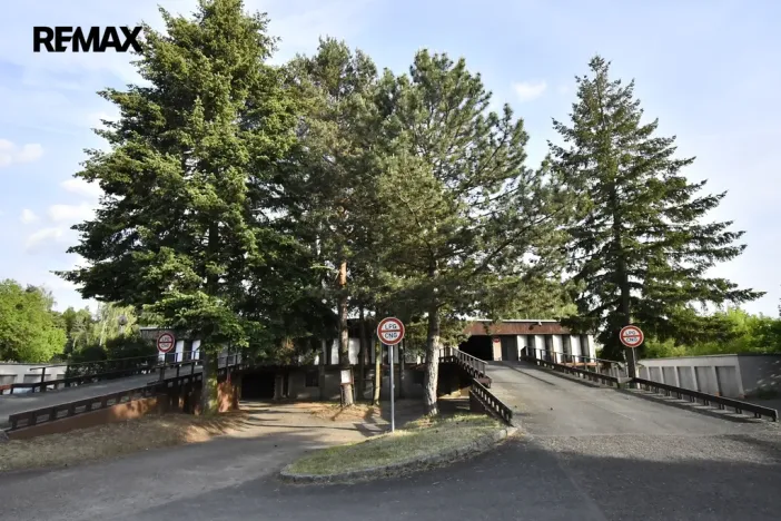 Prodej garážového stání, Hradec Králové - Nový Hradec Králové, Mrštíkova, 26 m2