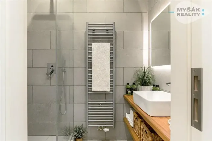 Pronájem bytu 2+kk, Praha, Rumunská, 45 m2