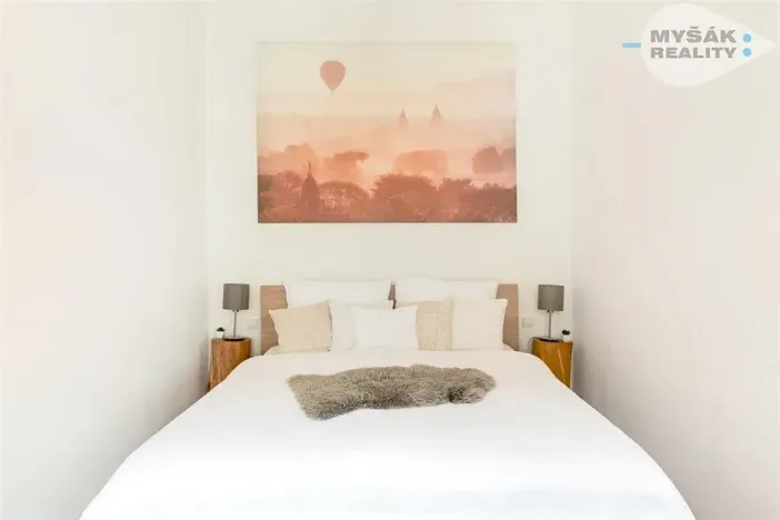 Pronájem bytu 2+kk, Praha, Rumunská, 45 m2