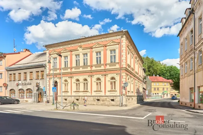 Prodej kanceláře, Nejdek, náměstí Karla IV., 750 m2
