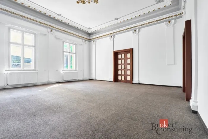 Prodej kanceláře, Nejdek, náměstí Karla IV., 750 m2