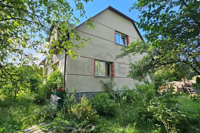 Prodej podílu 2/3 rodinného domu, Obecnice, 154 m2