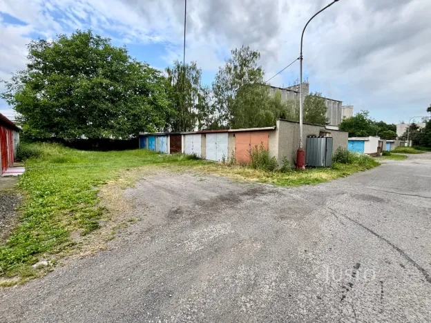 Prodej garáže, Opava, Hradecká, 16 m2