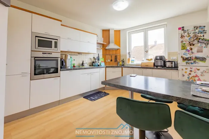 Prodej bytu 3+1, Hevlín, 101 m2