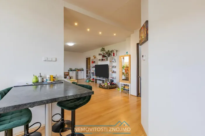 Prodej bytu 3+1, Hevlín, 101 m2