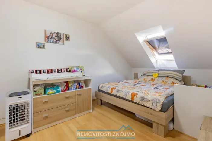 Prodej bytu 3+1, Hevlín, 101 m2