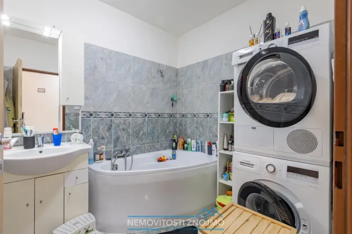 Prodej bytu 3+1, Hevlín, 101 m2