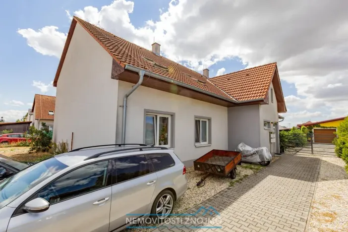 Prodej bytu 3+1, Hevlín, 101 m2