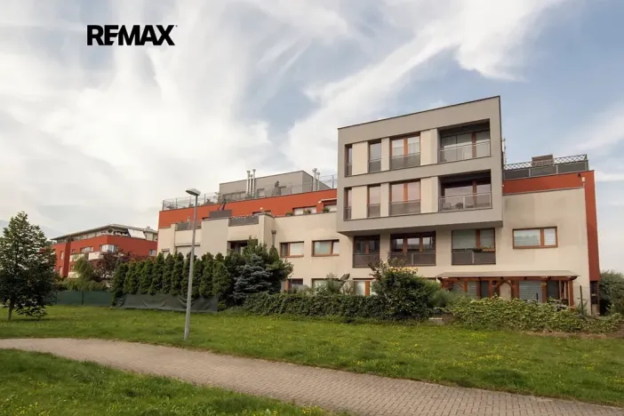 Pronájem bytu 2+kk, Praha - Pitkovice, Pečárková, 52 m2