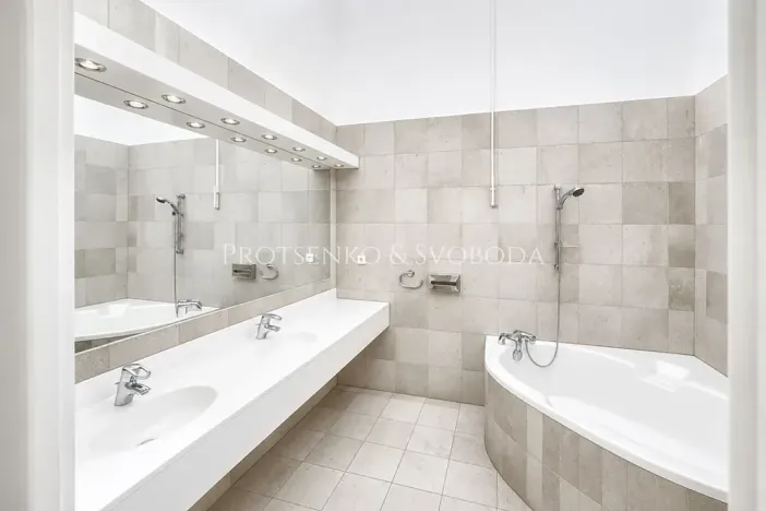 Prodej vily, Křižanov, Benešovo náměstí, 530 m2