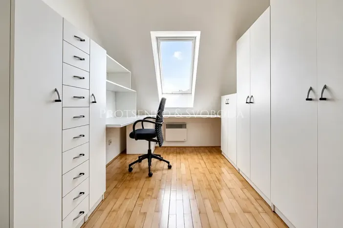 Prodej vily, Křižanov, Benešovo náměstí, 530 m2