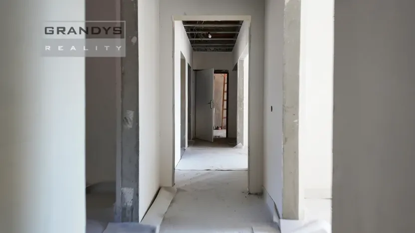 Prodej rodinného domu, Okna, 630 m2