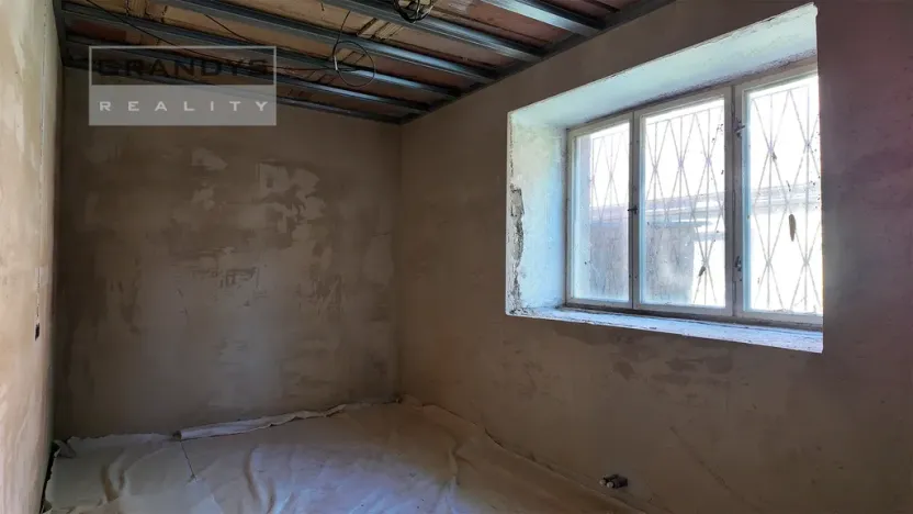 Prodej rodinného domu, Okna, 630 m2