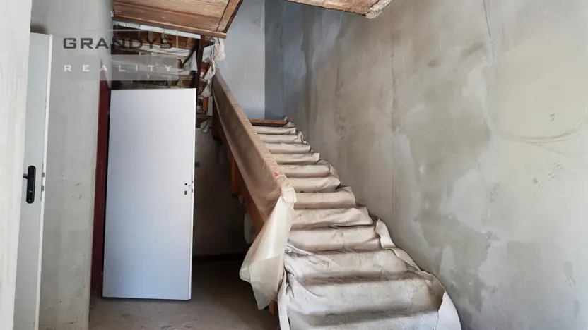 Prodej rodinného domu, Okna, 630 m2