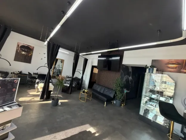 Pronájem obchodního prostoru, Praha - Vysočany, Trakční, 167 m2