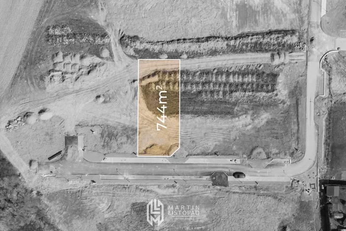 Prodej pozemku pro bydlení, Komárov, 744 m2