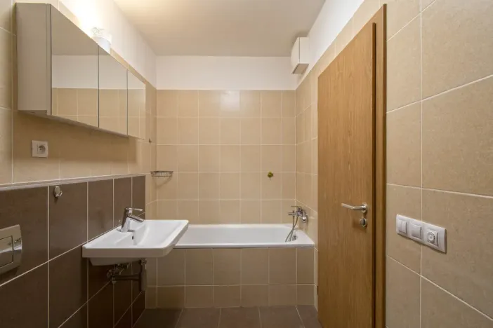 Pronájem bytu 2+kk, Praha - Vysočany, Ocelářská, 59 m2