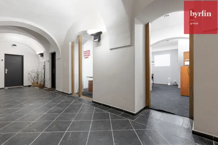 Pronájem obchodního prostoru, Opava, Dolní náměstí, 27 m2