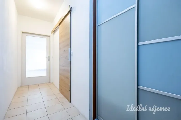 Pronájem bytu 1+kk, Praha - Vysočany, Skloněná, 44 m2